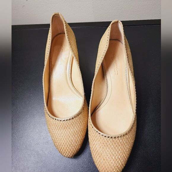 Vince Camuto - Picture 6 of 16